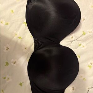 Elegant Black Strapless Bra